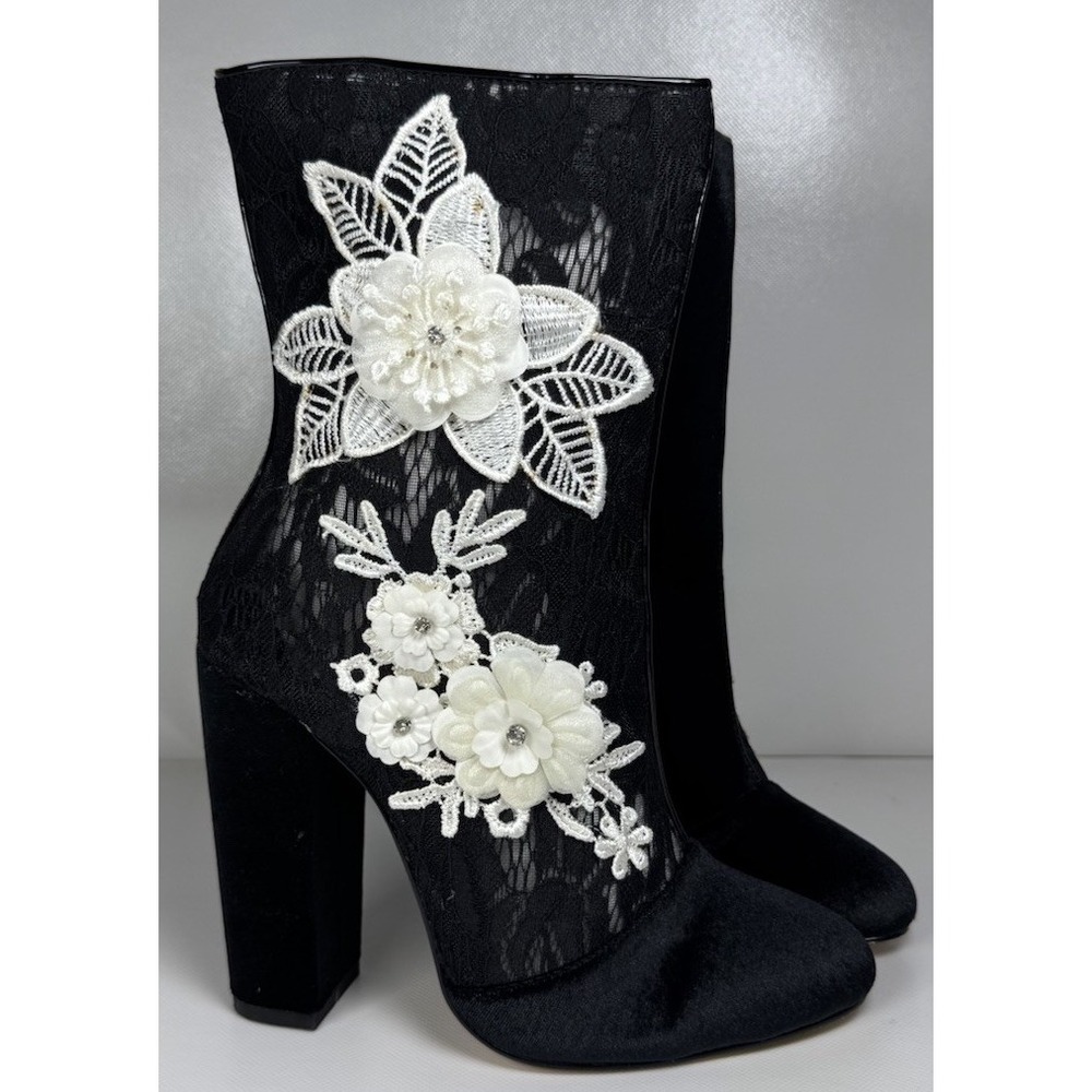 Privileged Merritt 7.5 Boots Floral Lace Whimsy Goth Witchy Boho Victorian